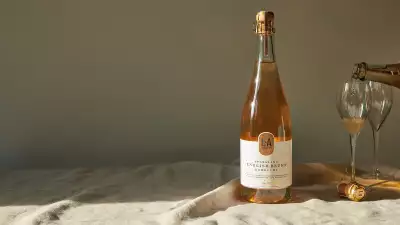 This is an image of the Sparkling English Blush from LA Brewery