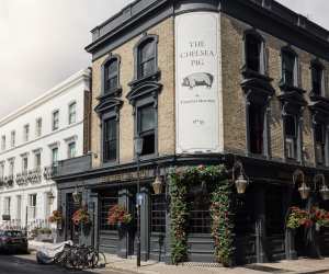 Colour image of The Chelsea Pig, Chelsea